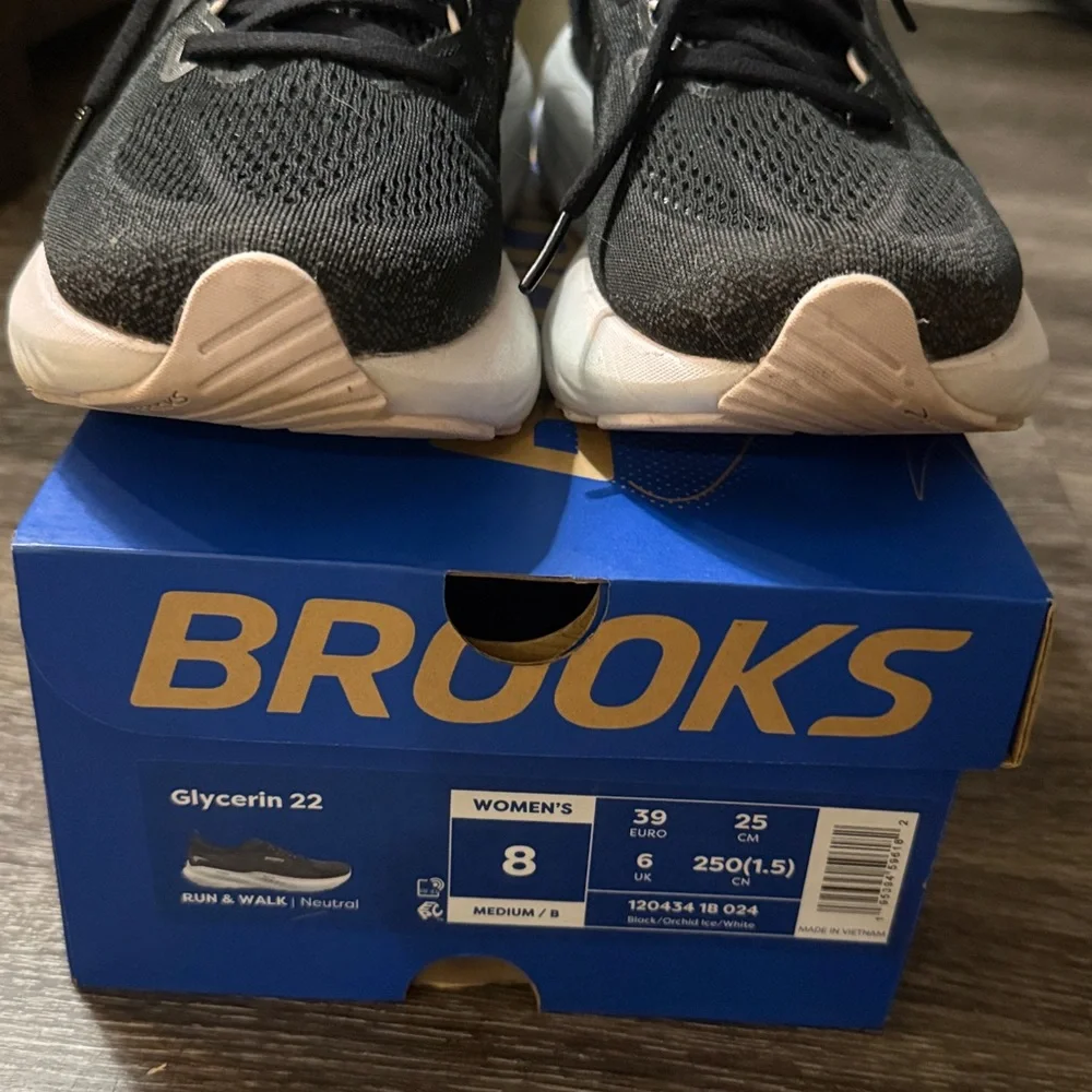 Brooks Black and White Glycerin 22 Sneakers - Picture 4 of 6